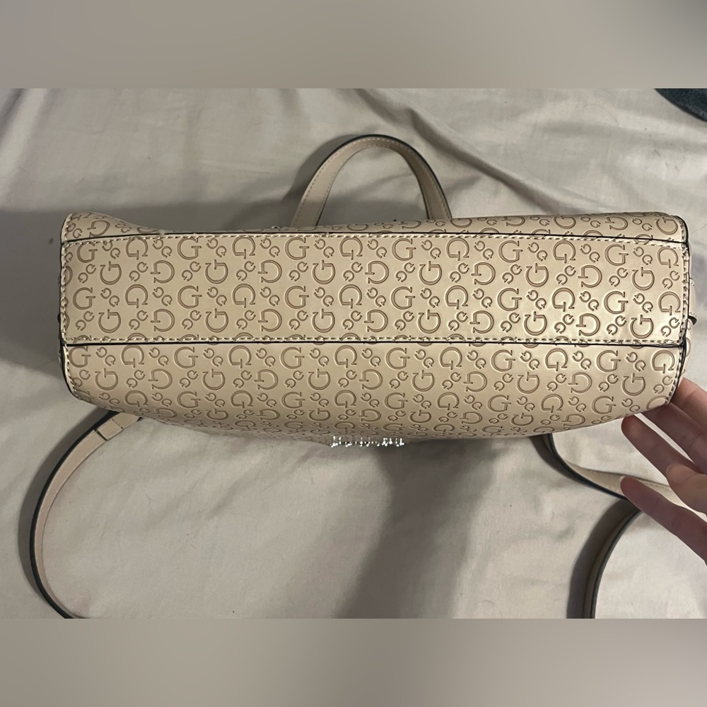 Guess Purse - Picture 5 of 5